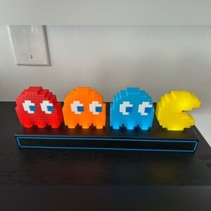 Pac-Man and Ghosts novelty light.  Three modes.